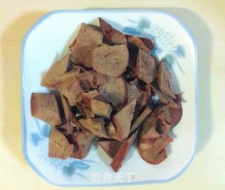 猪肝爆炒尖椒的做法步骤：1