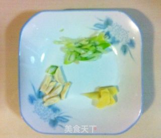 猪肝爆炒尖椒的做法步骤：3