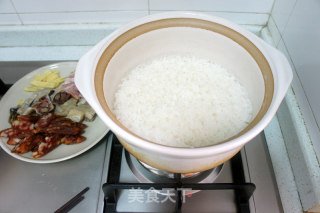 腊味煲仔饭的做法步骤：4
