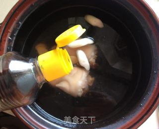黑豆猪蹄汤的做法步骤：6