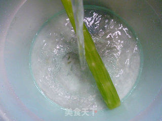 江白虾炒莴笋的做法步骤：2