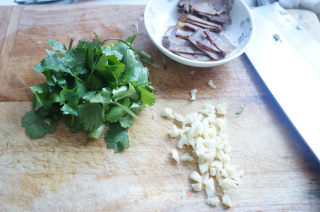 香菜牛肉拌黄瓜的做法步骤：5