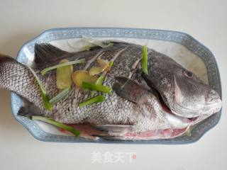 酱烧包公鱼的做法步骤：3
