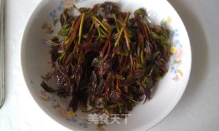 香椿炒鸡蛋的做法步骤：1