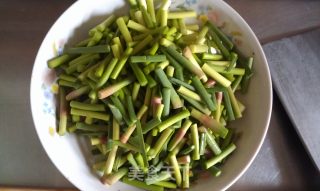 蒜苔炒肉的做法步骤：1