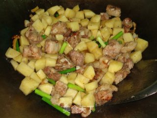 土豆焖排骨的做法步骤：7