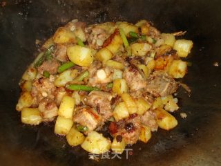 土豆焖排骨的做法步骤：8