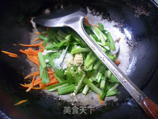 韭菜胡萝卜炒年糕的做法步骤：11