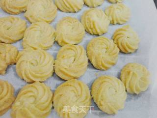 【黄油曲奇饼干】—做烘培零失败的饼干的做法步骤：9
