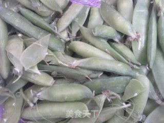 豌豆遇上小腊肉的做法步骤：1