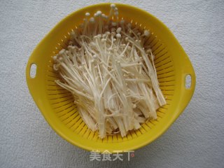 白油金针菇的做法步骤：1