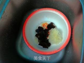 双耳菠菜汤的做法步骤：1