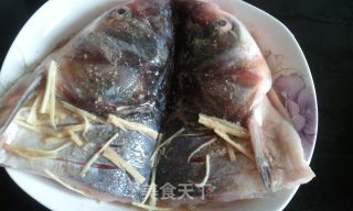 剁椒鱼头的做法步骤：4