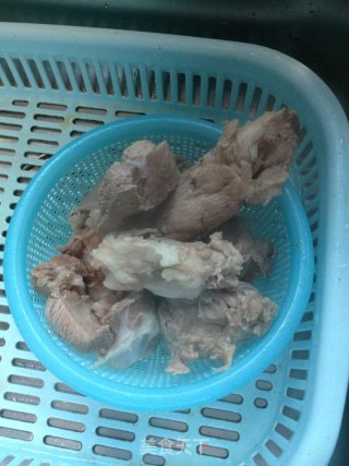 菌菇同骨汤的做法步骤：4