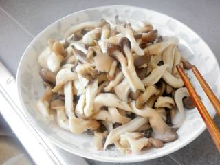平菇烧肉的做法步骤：3