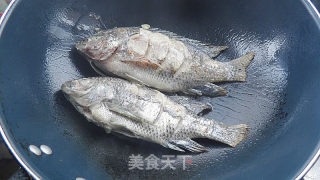 红烧罗非鱼---------简单不失味美的做法步骤：4