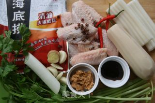 香辣鸡翅的做法步骤：1