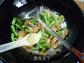 萝卜干炒梅豆的做法步骤：10
