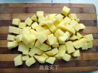 米饭杀手之——腊肉番茄炒土豆的做法步骤：1