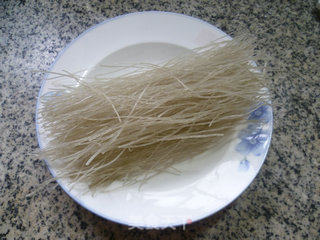 咖喱粉丝牛肉汤的做法步骤：2