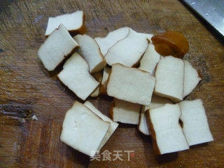 香干蒜薹炒鱼丸的做法步骤：5