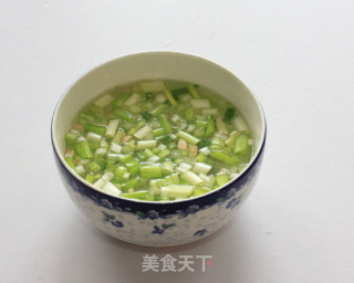 【浓醇高汤让味道更鲜】---荠菜饺子的做法步骤：1