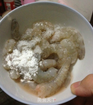 火龙果虾仁盏的做法步骤：1