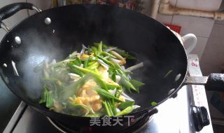 青蒜苗炒鸡蛋的做法步骤：7