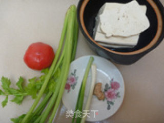 砂锅炖豆腐的做法步骤：1