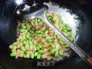 萝卜干炒毛豆的做法步骤：6