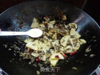 雪菜炒土豆片的做法步骤：7