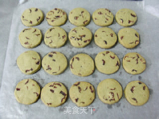 【抹茶蔓越莓饼干】忽觉青红入眼来的做法步骤：12