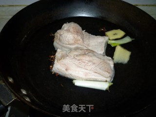 回锅肉的做法步骤：2
