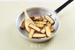 豉香韭菜香干的做法步骤：2
