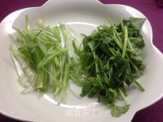 [炝拌豆丝]------妙招拌出爽口小菜的做法步骤：2