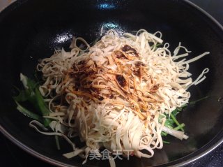 [炝拌豆丝]------妙招拌出爽口小菜的做法步骤：5