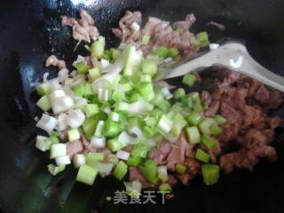大蒜炒肉的做法步骤：6