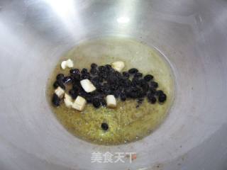 紫苏椒圈炒花甲的做法步骤：8