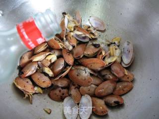 紫苏椒圈炒花甲的做法步骤：10