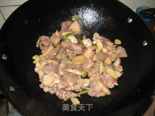 洋葱啤酒鸭的做法步骤：4