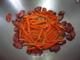 初夏的美味 --- 蒜苔炒腊肉的做法步骤：4