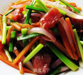 初夏的美味 --- 蒜苔炒腊肉的做法步骤：7