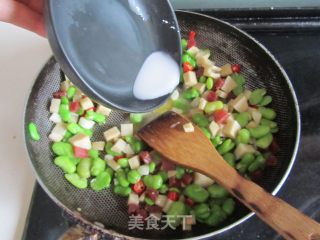 腊肉蚕豆笋丁的做法步骤：8