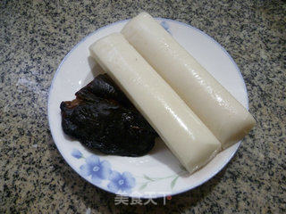 韭菜花酱肉炒年糕的做法步骤：2