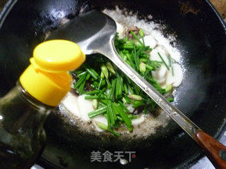 韭菜花酱肉炒年糕的做法步骤：11