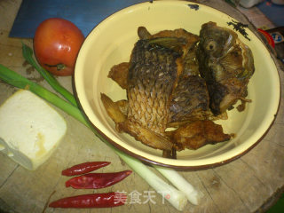 砂锅鲫鱼酸菜豆腐煲的做法步骤：1