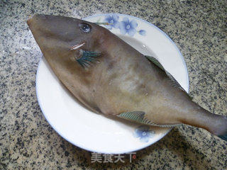 小油方烧橡皮鱼的做法步骤：1