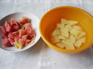 番茄烧牛腩的做法步骤：4