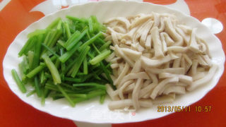 杏鲍菇炒芹菜的做法步骤：3