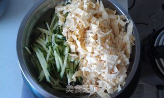 凉拌油豆皮的做法步骤：3